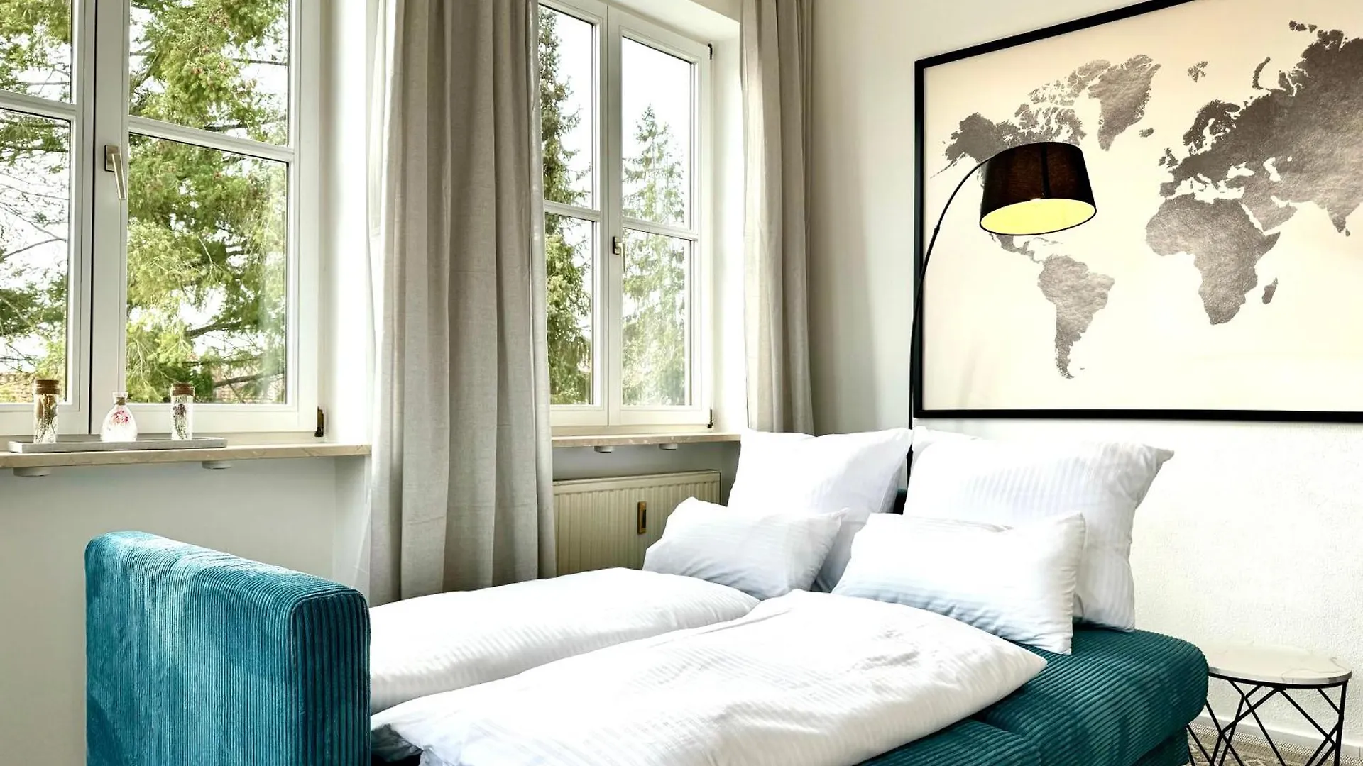 E&K Living - City Central - Design Apartment - Kitchen - Free Parking Gersthofen Germany