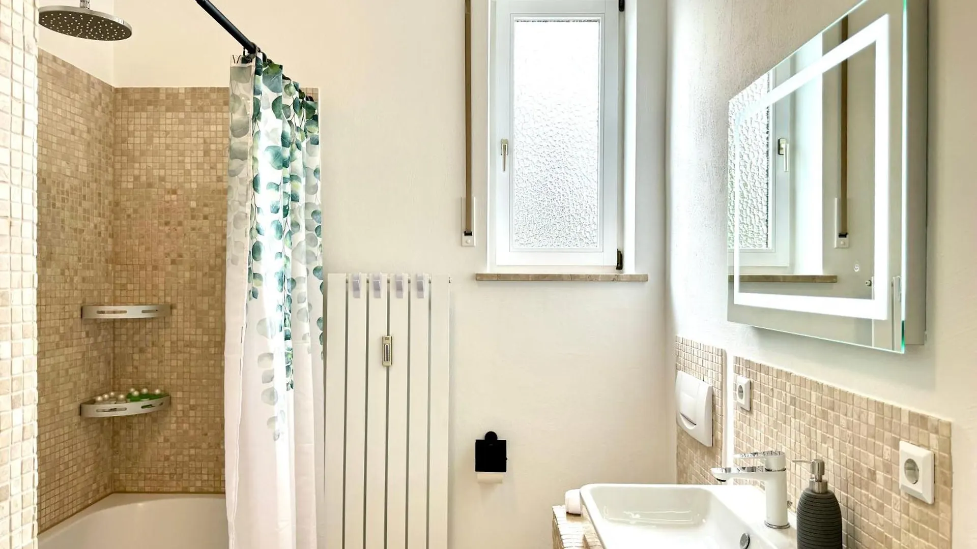 E&K Living - City Central - Design Apartment - Kitchen - Free Parking Gersthofen Germany