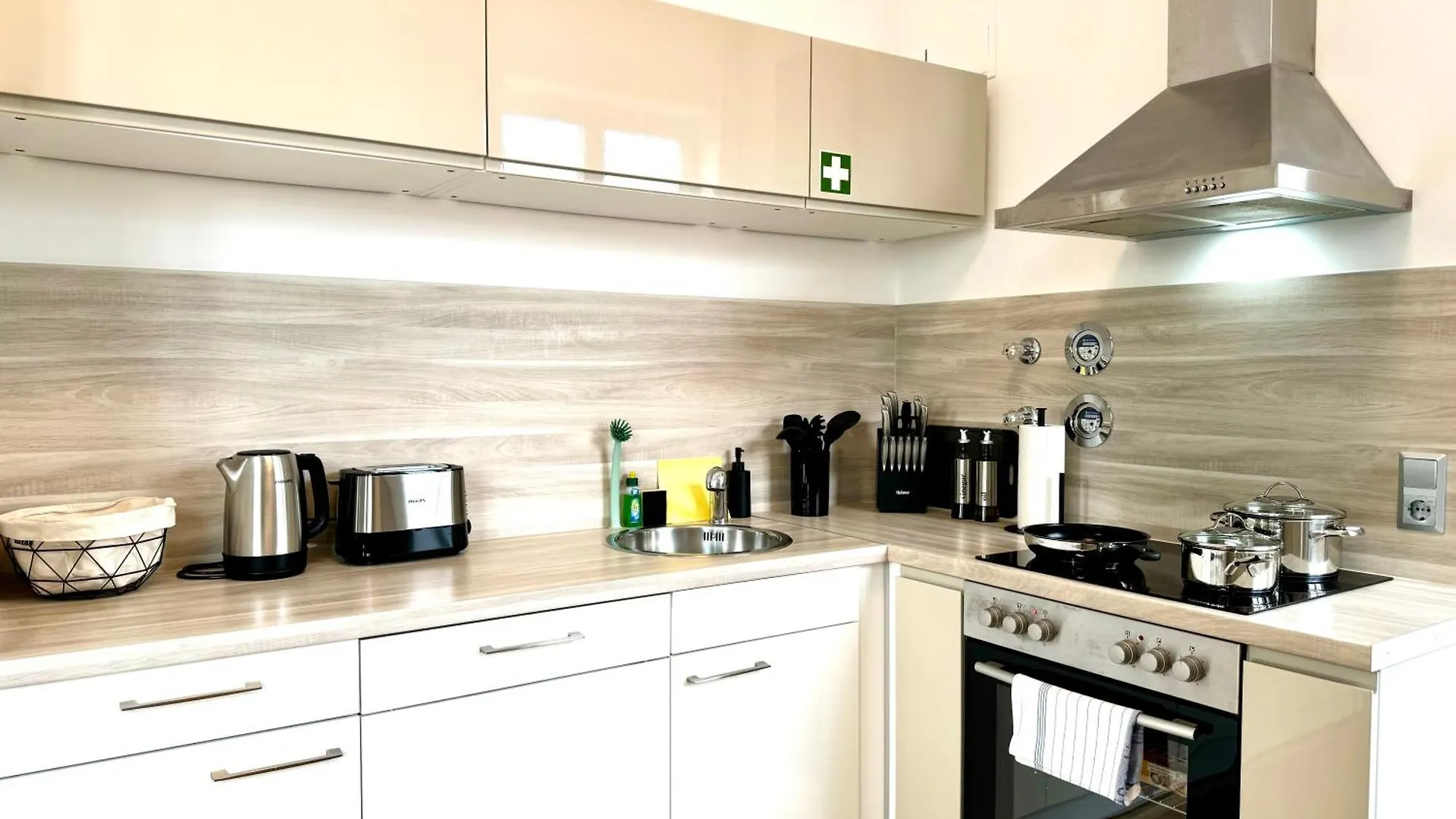 E&K Living - City Central - Design Apartment - Kitchen - Free Parking Gersthofen
