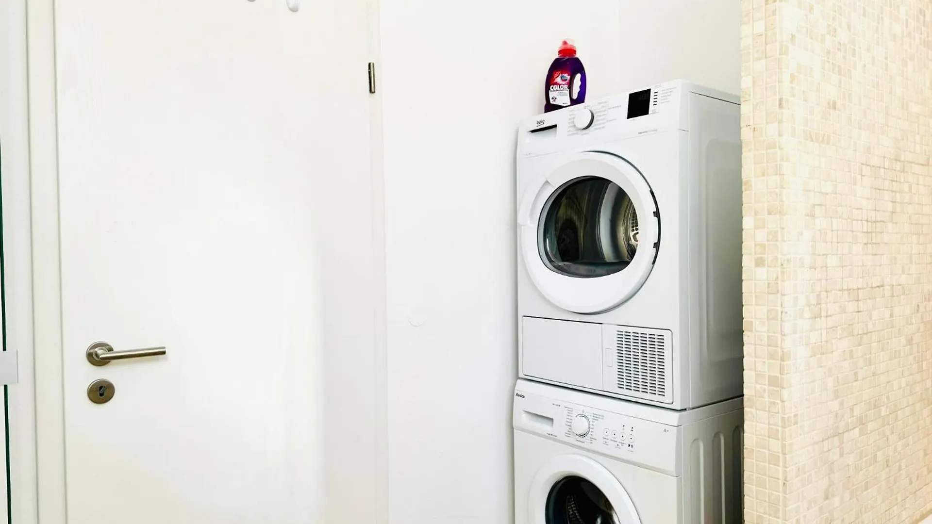 E&K Living - City Central - Design Apartment - Kitchen - Free Parking Gersthofen